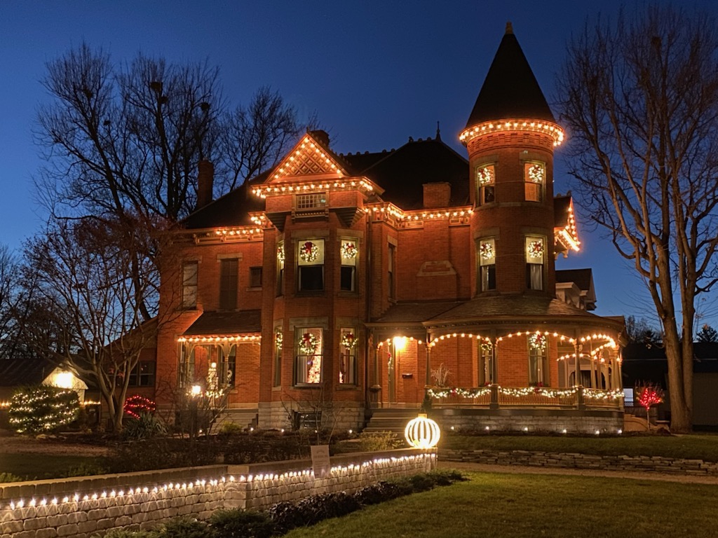 Frost Village Holiday Lights, Tiffin Ohio, historic home, Queen Anne Lights 2023