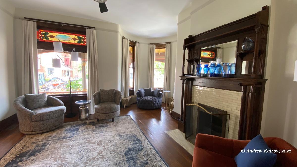 Queen Anne common area