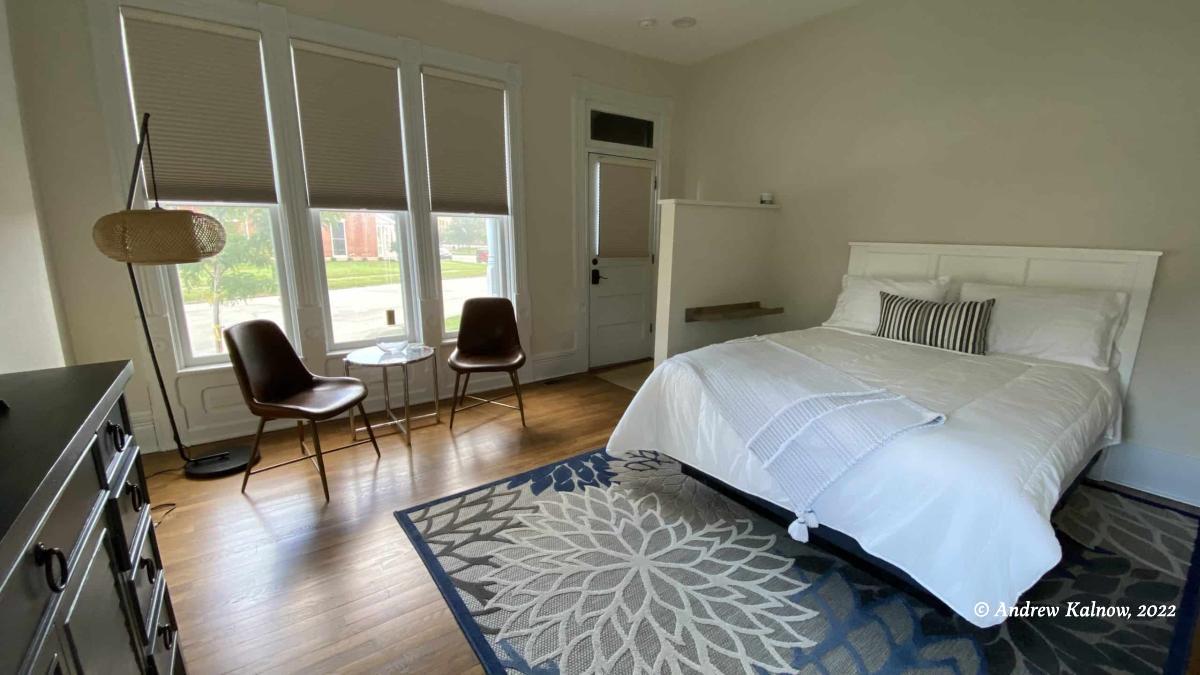 Italianate Cottage, bedroom Unit3